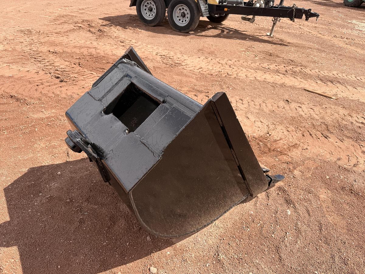 Used Wain-Roy 30" Excavator Bucket