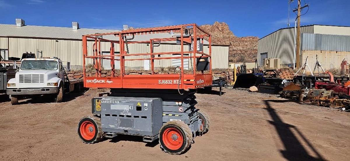 Used 2015 Sky Jack SJ6832 RET Scissor Lift