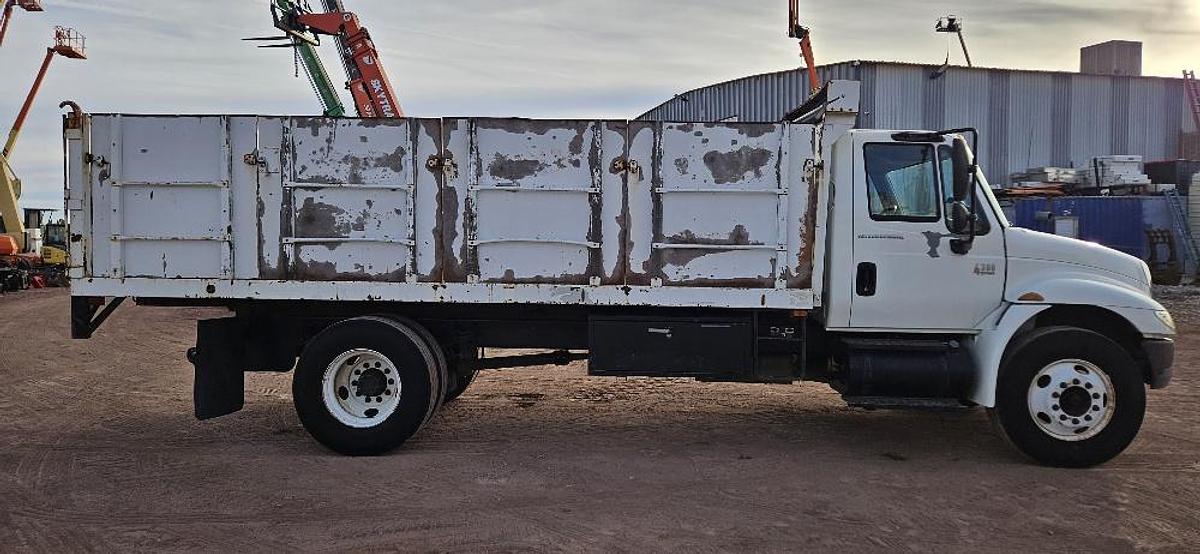 Used 2002 International 4300 DT 466 Dump Truck