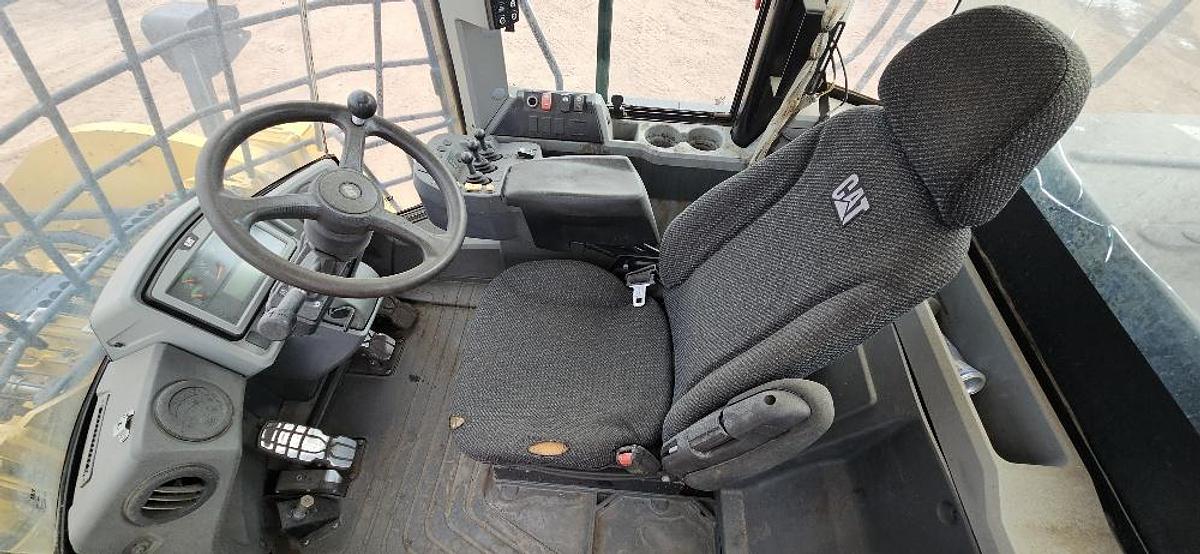 Used 2017 CAT 950M Loader