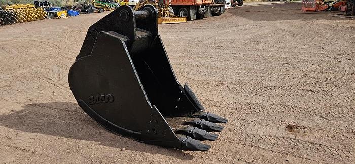 Used 32" Excavator Bucket