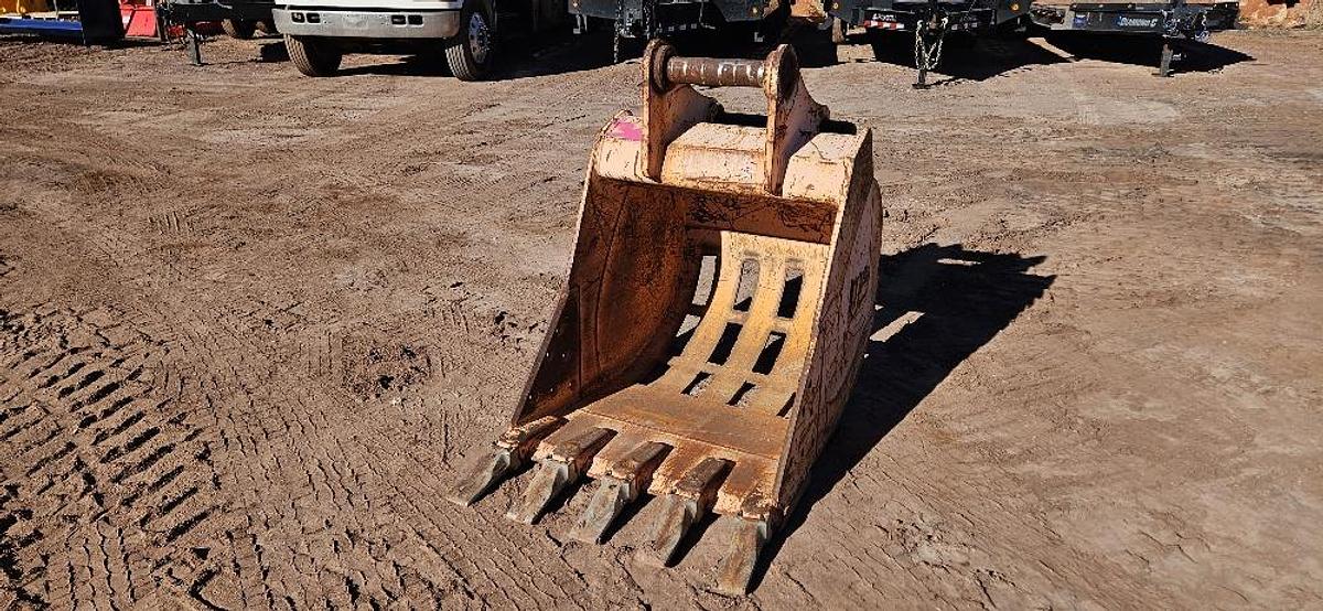 Used 36" Excavator Skeleton Bucket