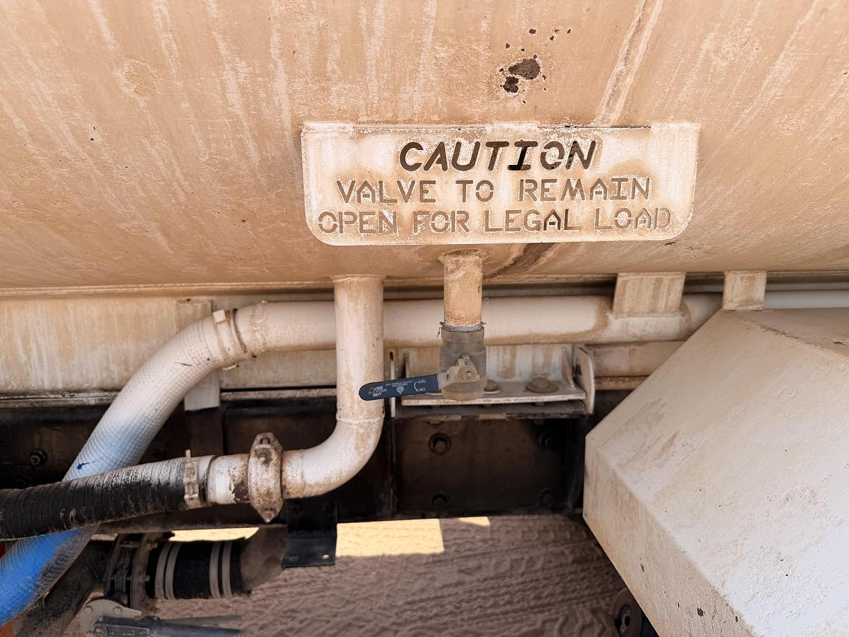 Used 2007 International 4000 Gallon Water Truck