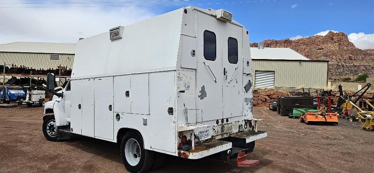 Used 2008 GMC 5500 Utility Van
