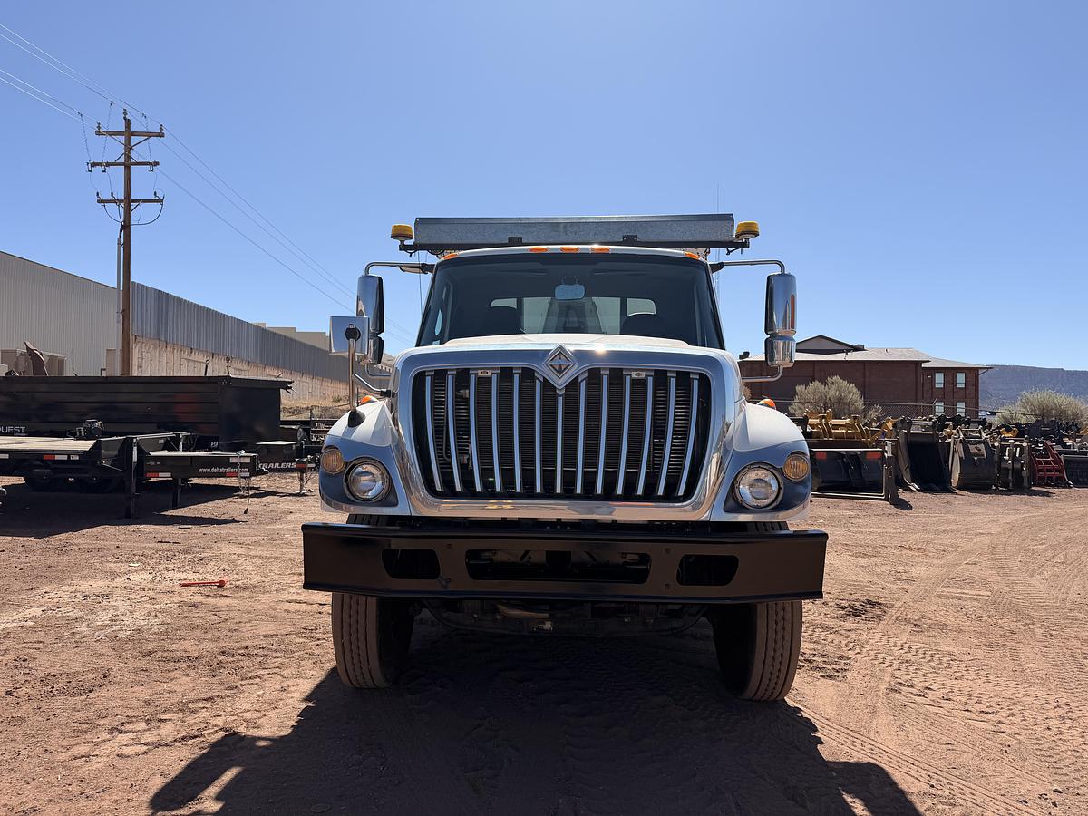 Used 2008 International Hook Truck