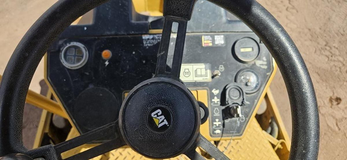 Used Cat Sheeps Foot Vibratory Roller Compactor