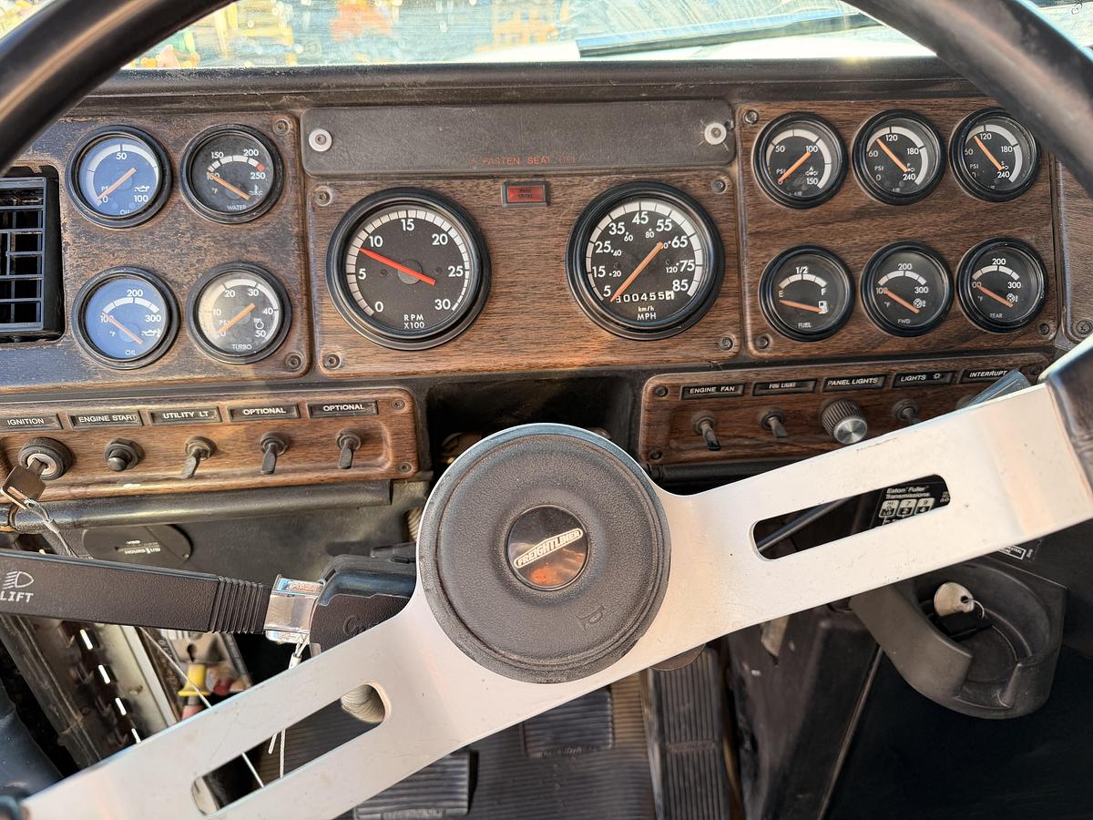 Used 1995 Freightliner FLD120 Truck