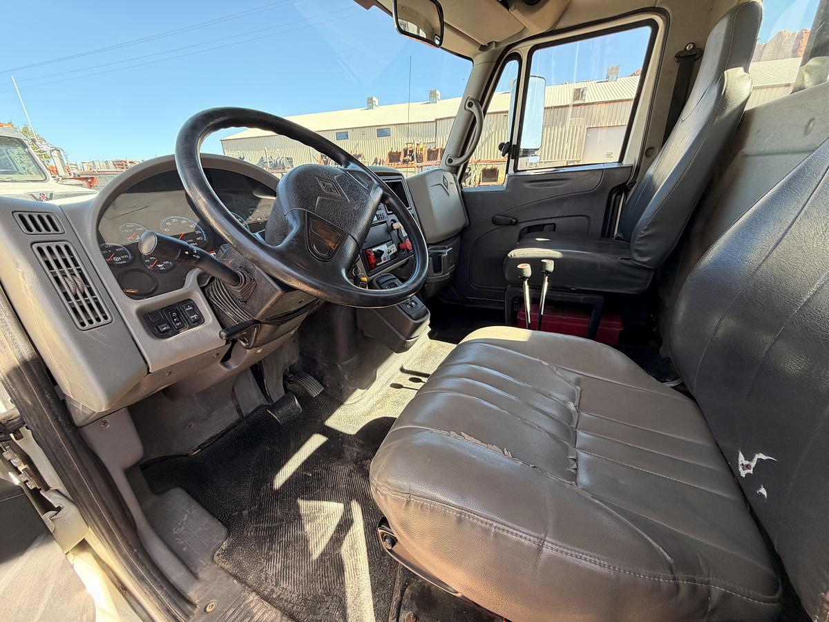 Used 2008 International Hook Truck