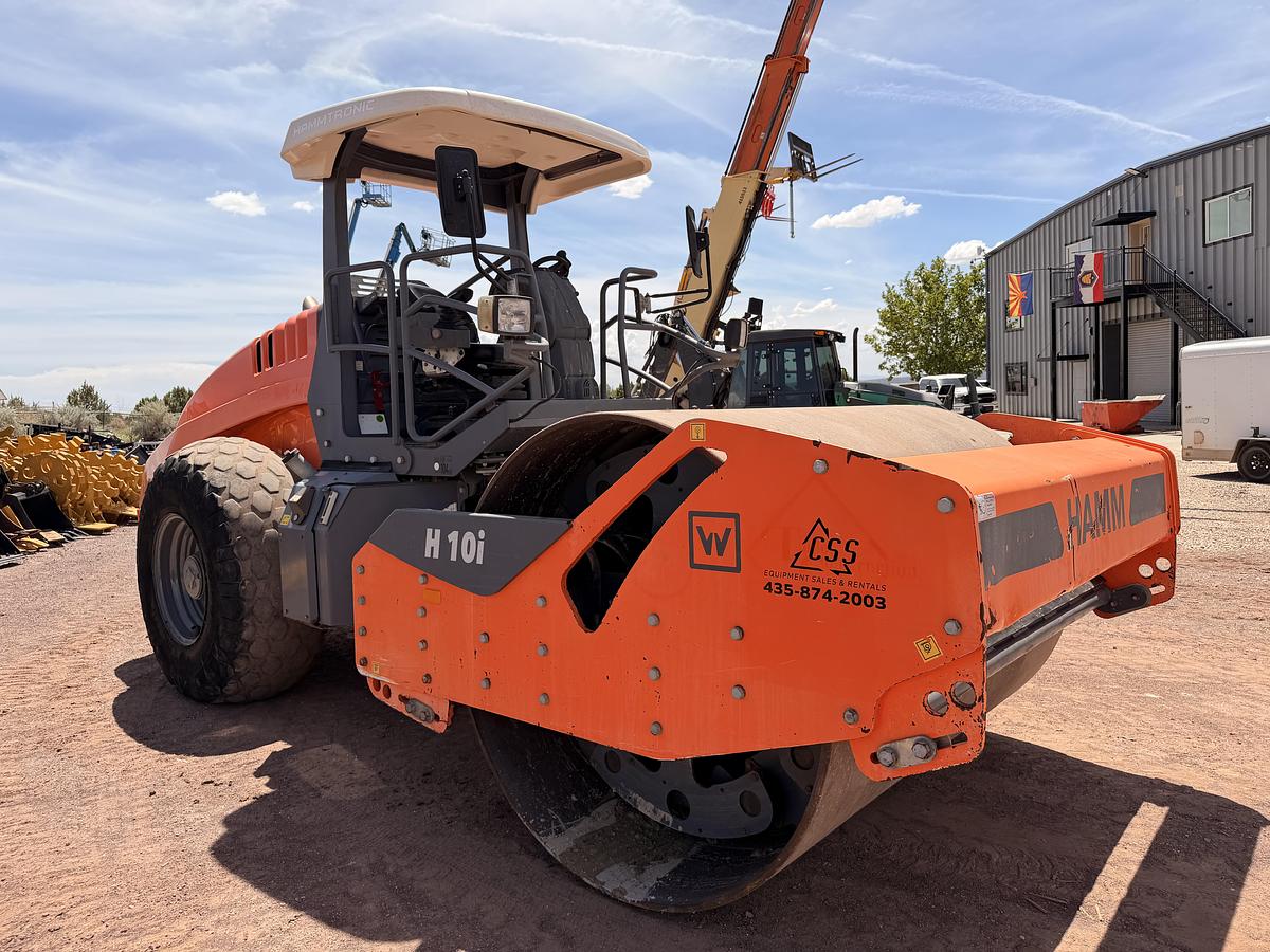 Used 2018 Hamm Smooth Drum Roller
