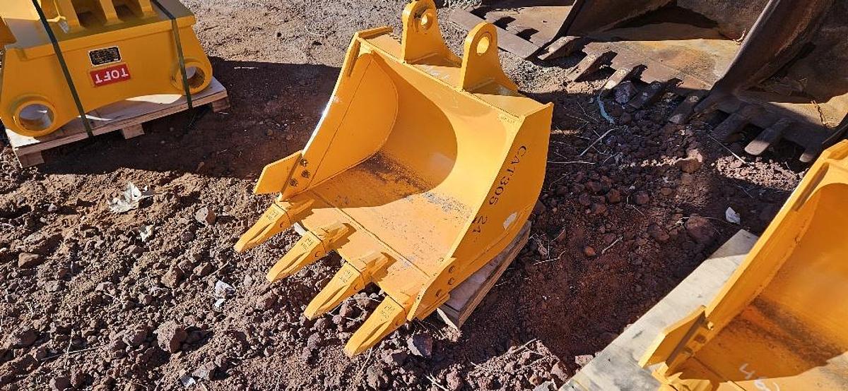 24" Mini Excavator Bucket