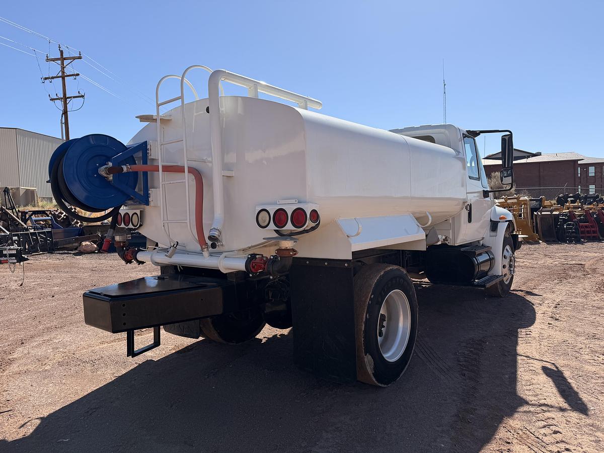 Used 2007 International 2000 Gallon Water Truck
