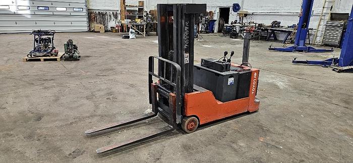 Used 2016 Toyota Shop Forklift
