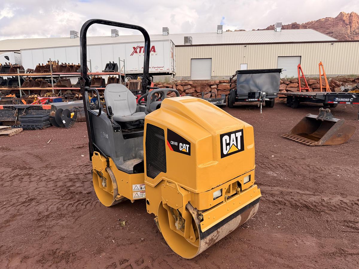 Used 2013 CAT Smooth Drum Roller
