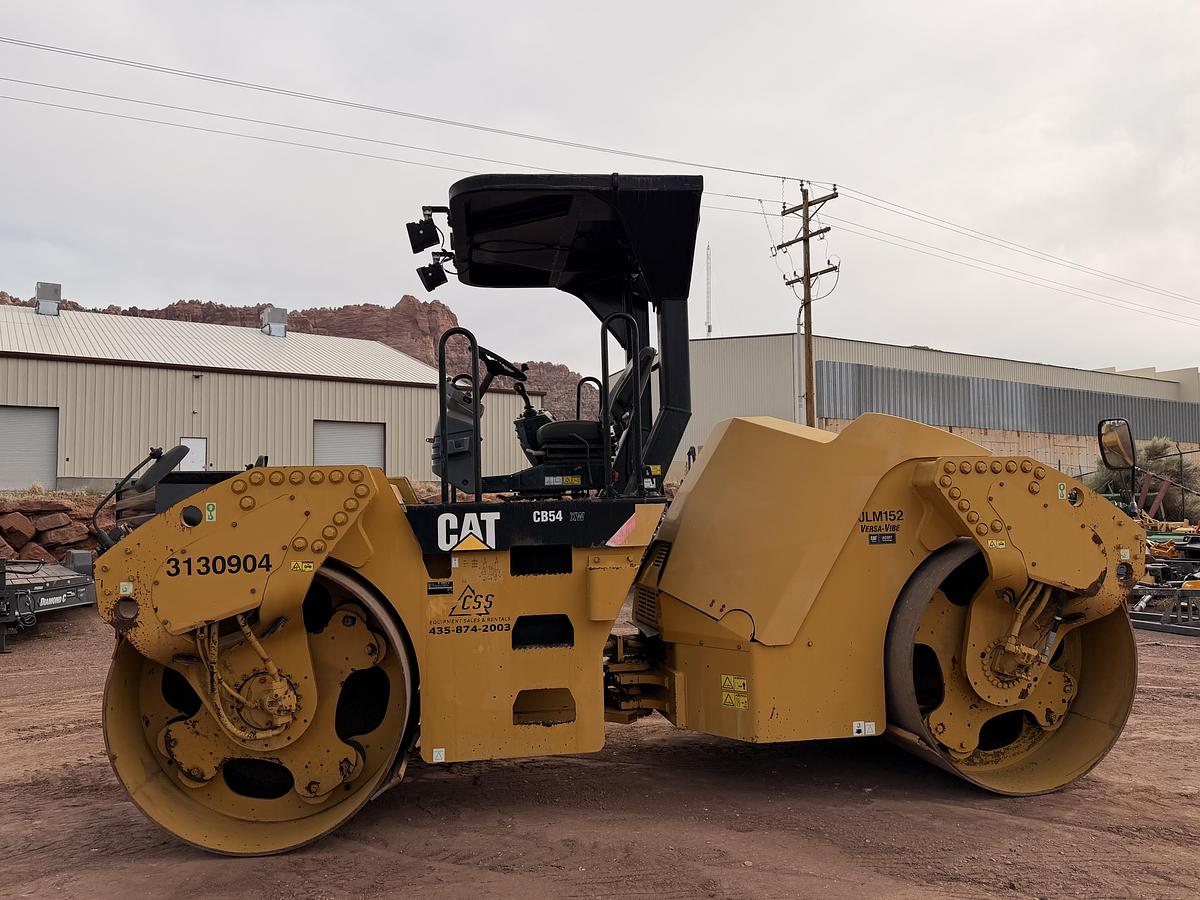Used 2009 CAT Double Drum Roller