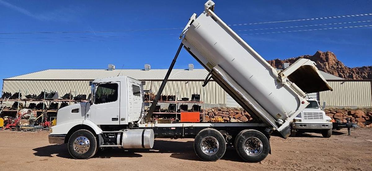 Used 2008 Volvo Dump Truck