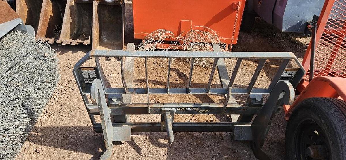 Used 2005 New Holland LV80 Grading Tractor