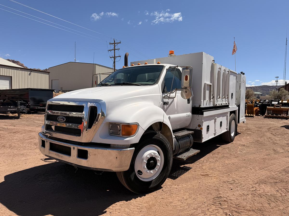 Used 2005 Ford F-750 Lube Truck