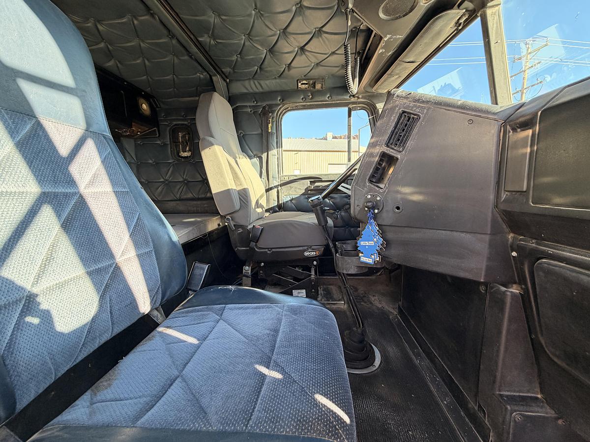 Used 1995 Freightliner FLD120 Truck
