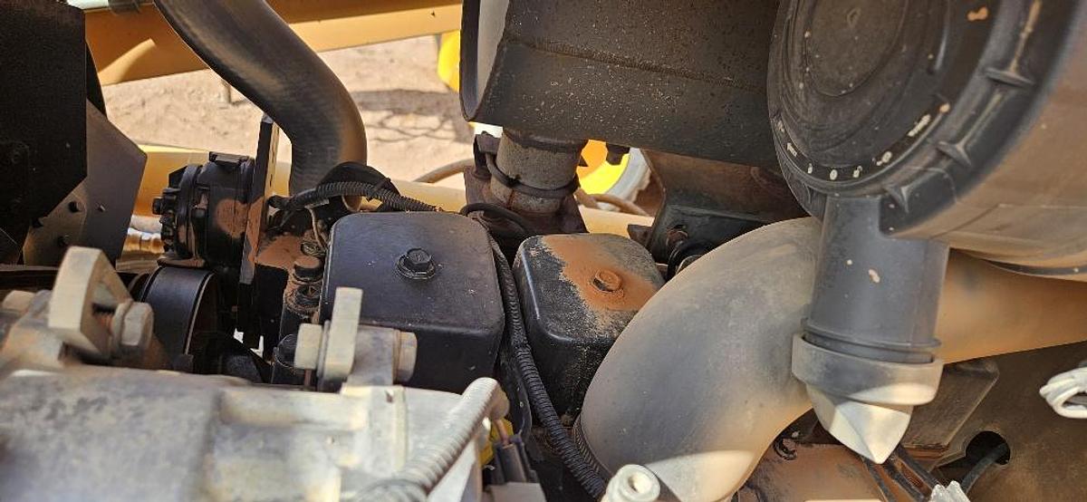 Used 2005 New Holland LV80 Grading Tractor