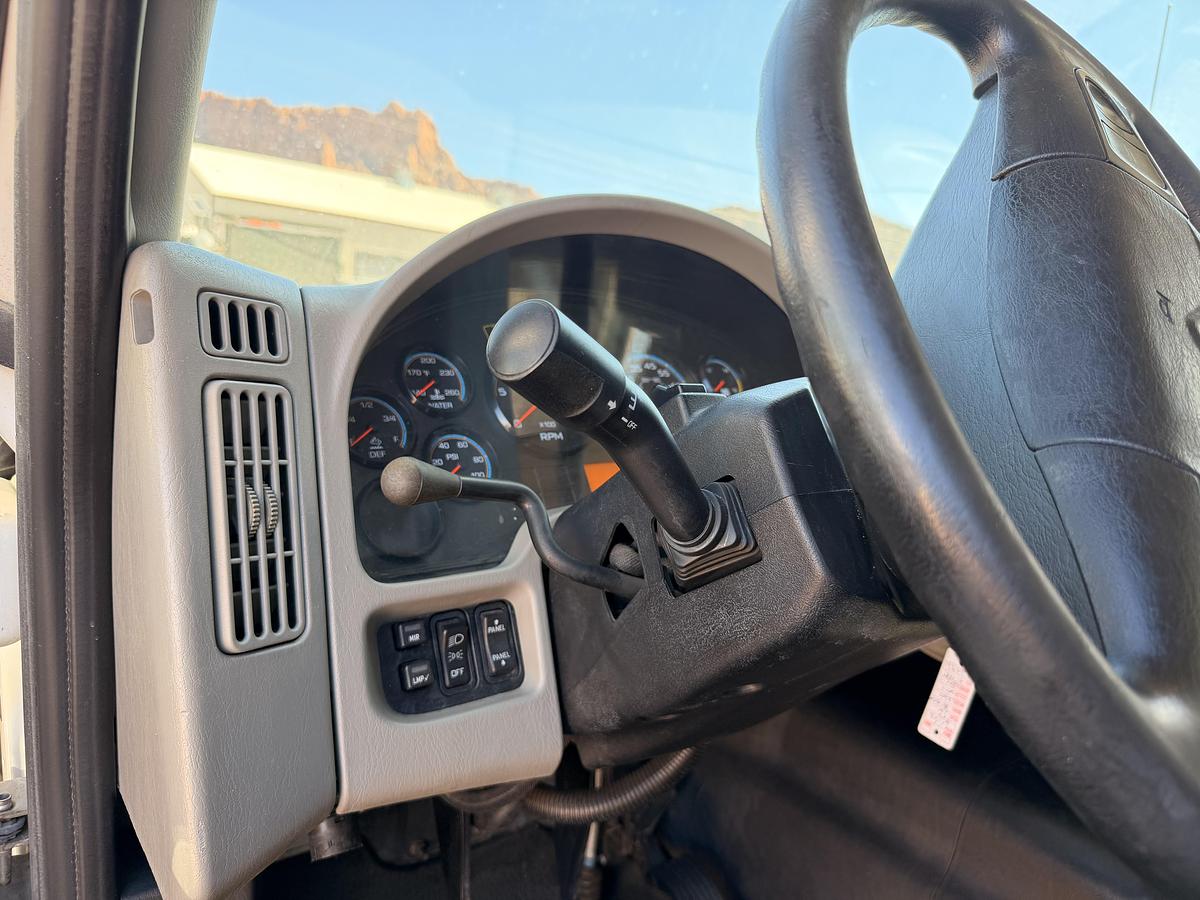 Used 2014 International Changing Room/Restroom Truck