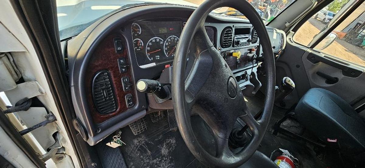 Used 2013 Freightliner M2 112 Flatbed Truck