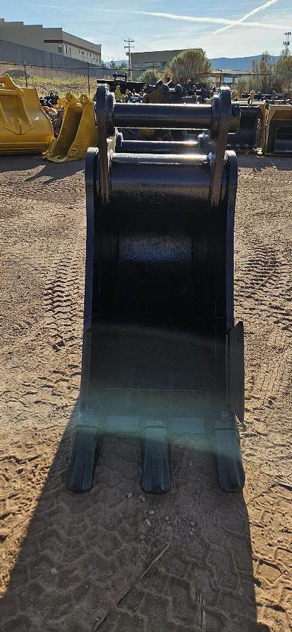 Used 32" Excavator Bucket