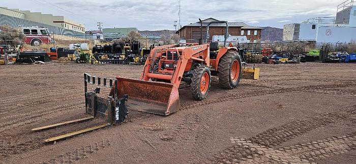 Used Kubota Tractor M4700