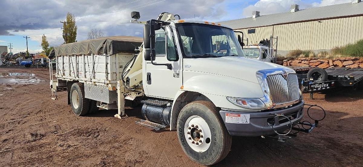 Used 2003 International Crane Truck