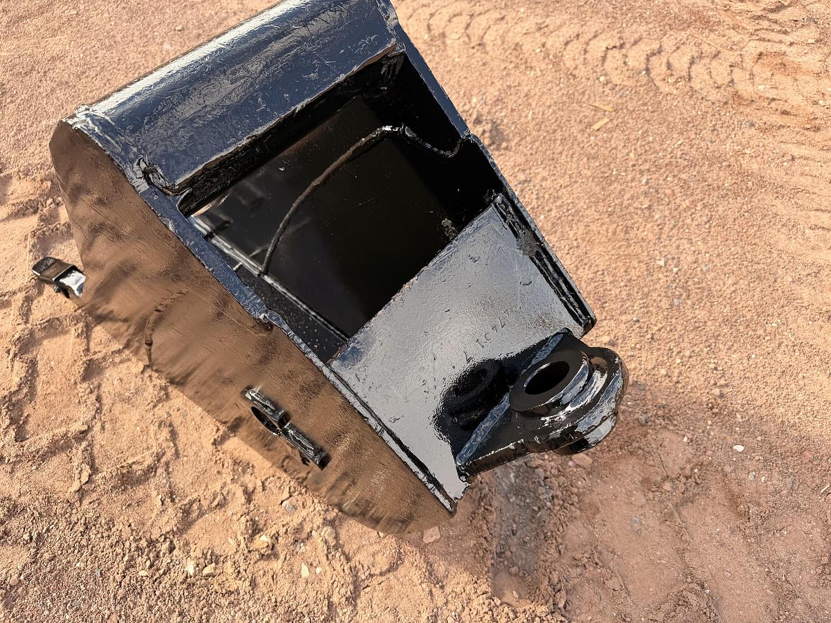Used CP Wain-Roy 12" Bucket