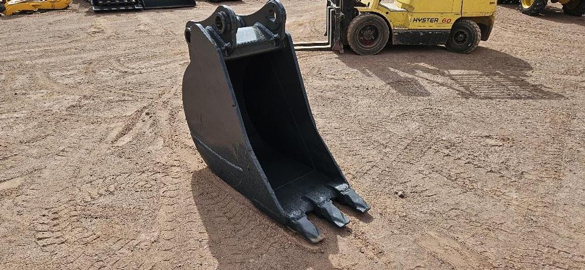 Used 24" Excavator Bucket