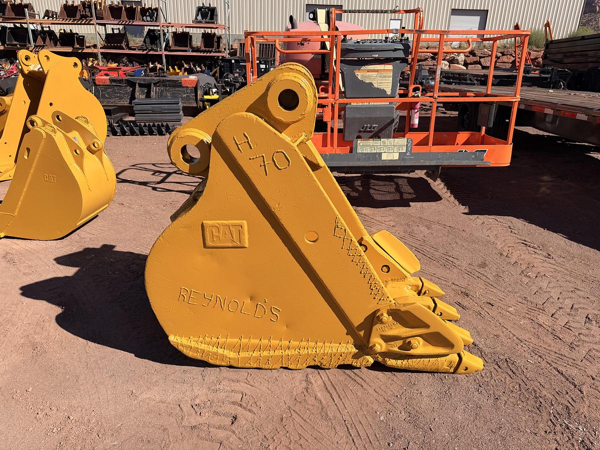 Used 32" CAT Excavator Bucket