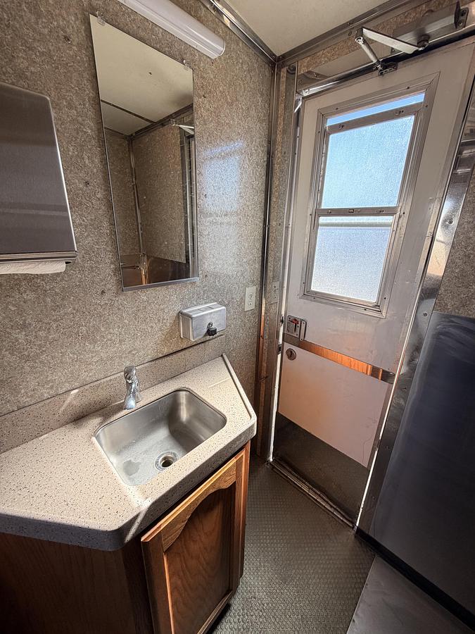 Used 2014 International Changing Room/Restroom Truck