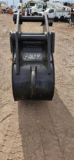 Used 32" Excavator Bucket
