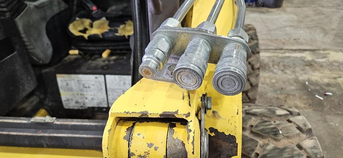 Used 2007 Komatsu SK1026 Skid Steer