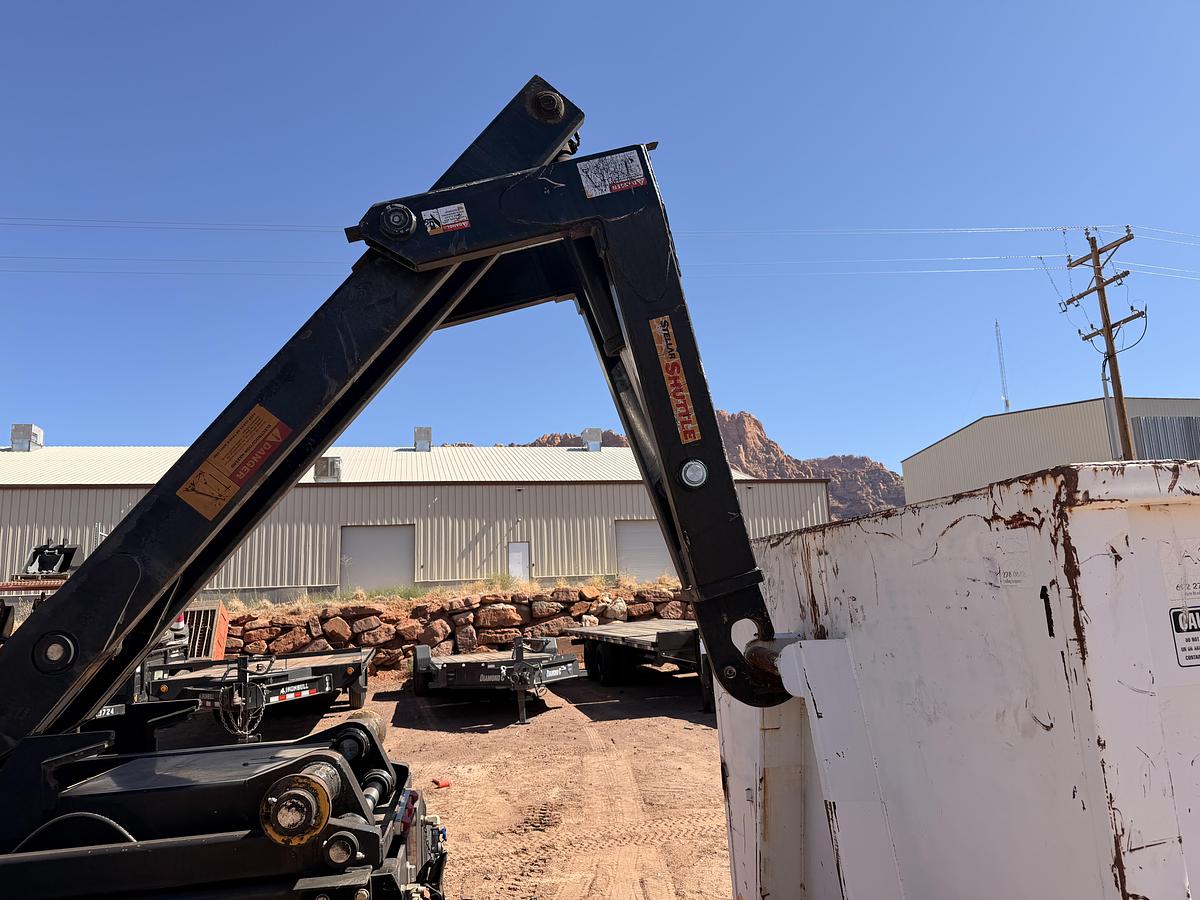 Used 2008 International Hook Truck