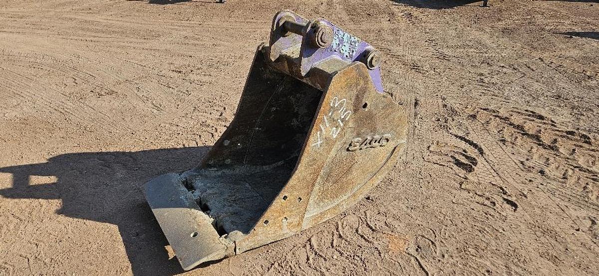 Used 32" Excavator Bucket