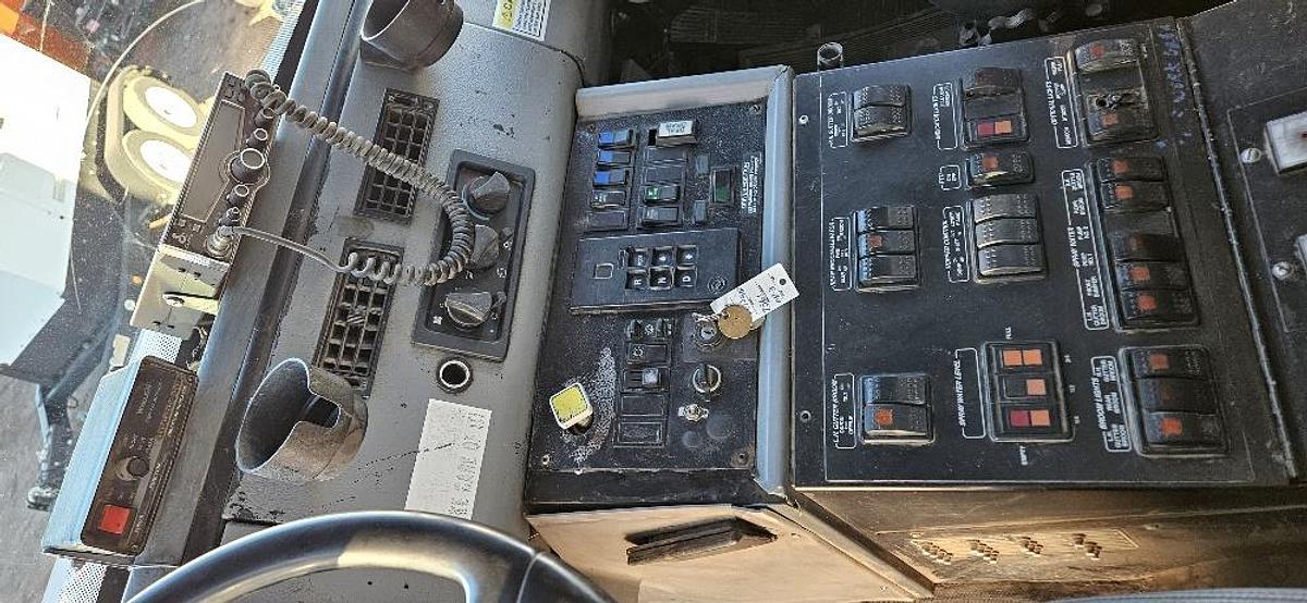 Used 2004 Freightliner Sweeper Truck