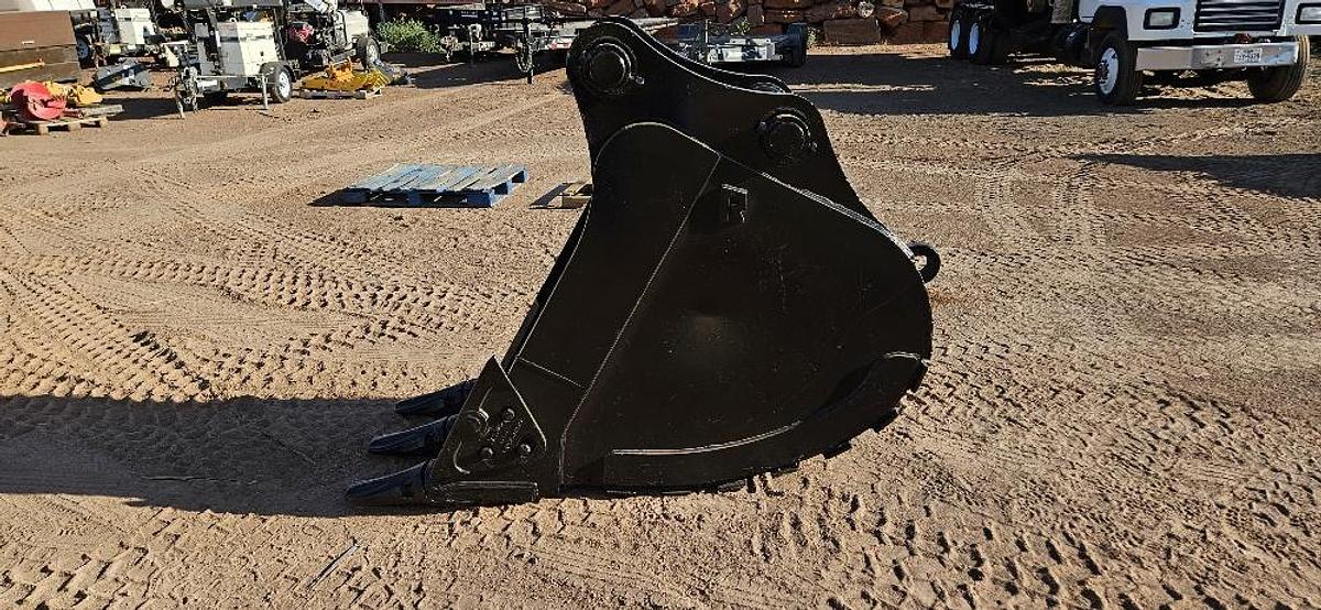 Used 32" Excavator Bucket