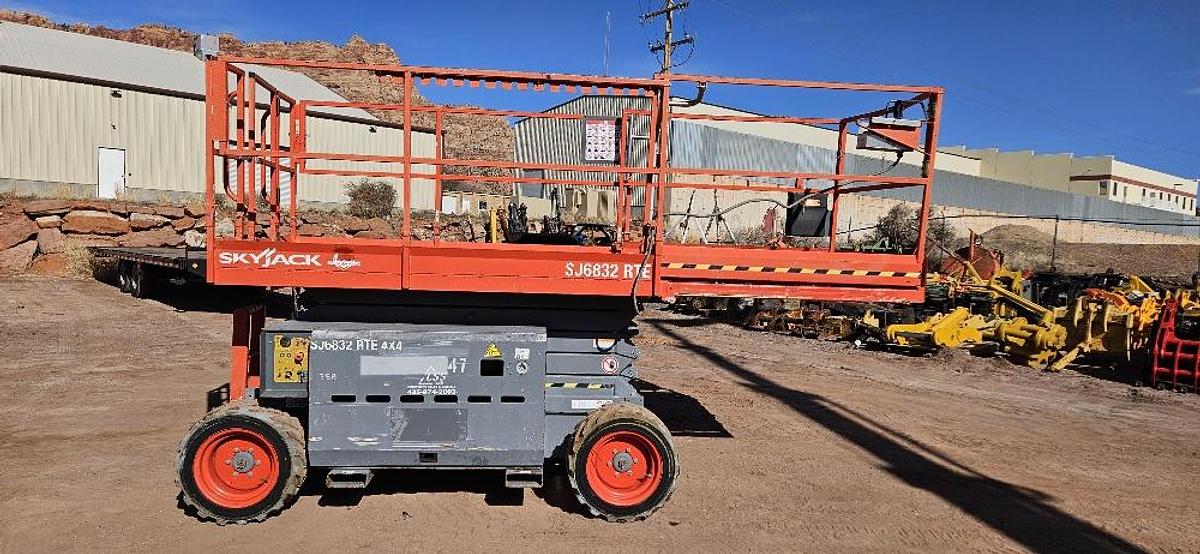 Used 2015 Sky Jack SJ6832 RET Scissor Lift