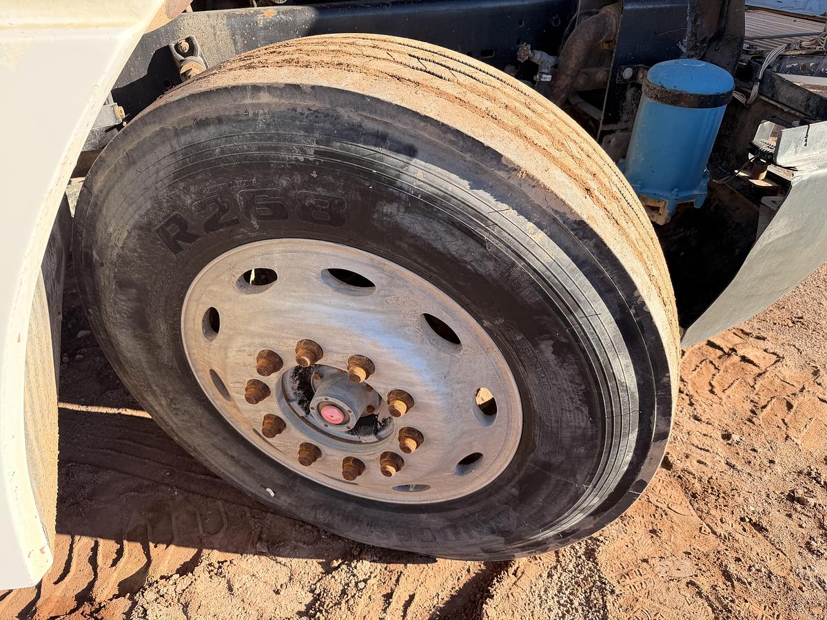 Used 1995 Freightliner FLD120 Truck