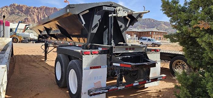 Used 2007 Side Dump Industries Trailer