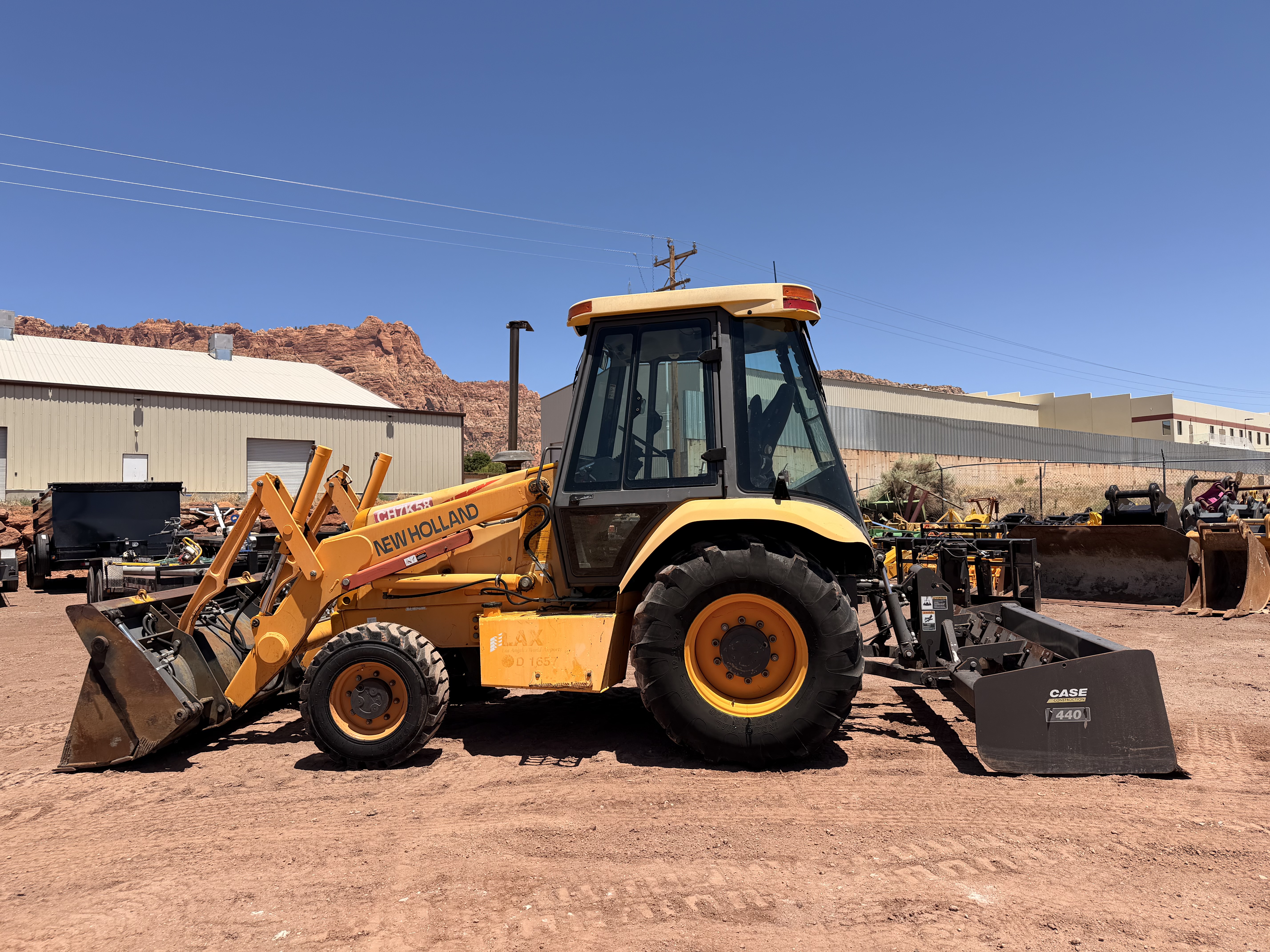 Used 2005 New Holland LV80 Skip Loader