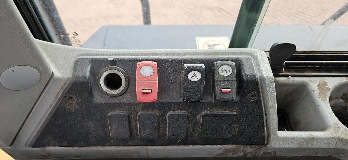 Used 2017 CAT 950M Loader