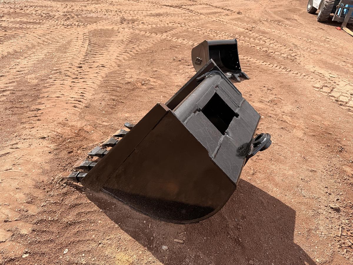 Used Wain-Roy 30" Excavator Bucket