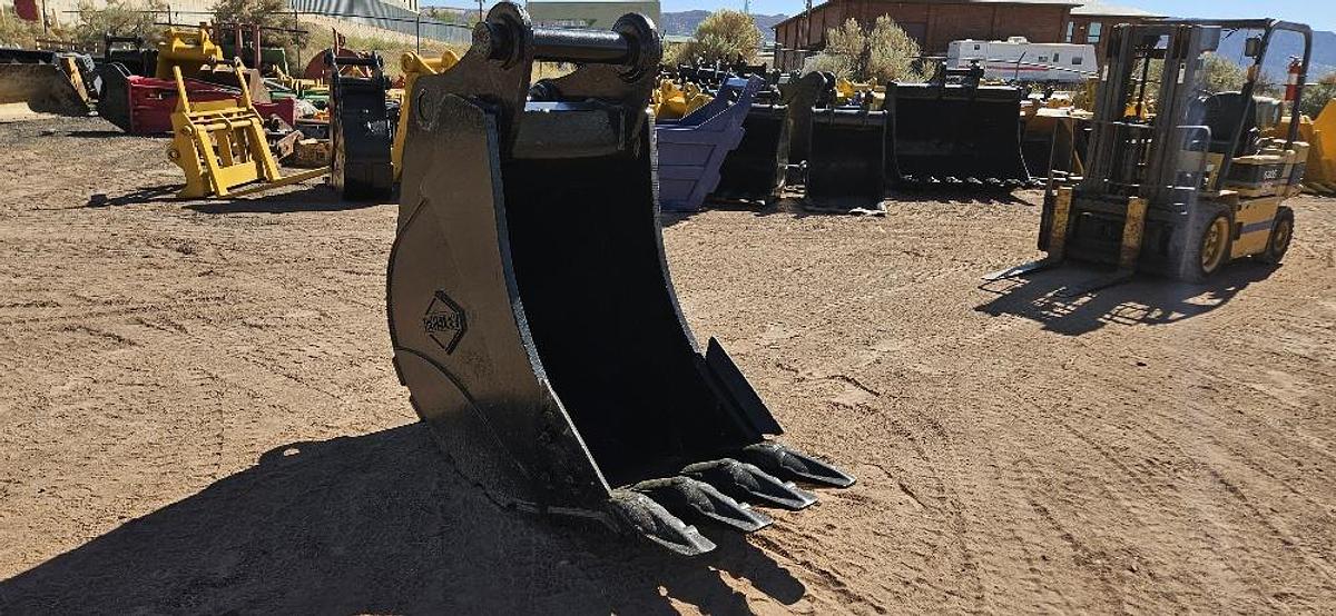 Used 31" Excavator Bucket