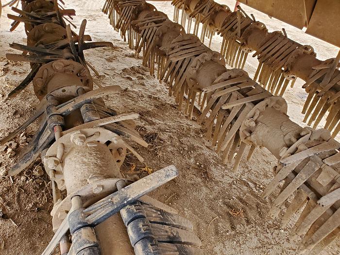 Used WIC 6 Row Beet Topper / Shredder