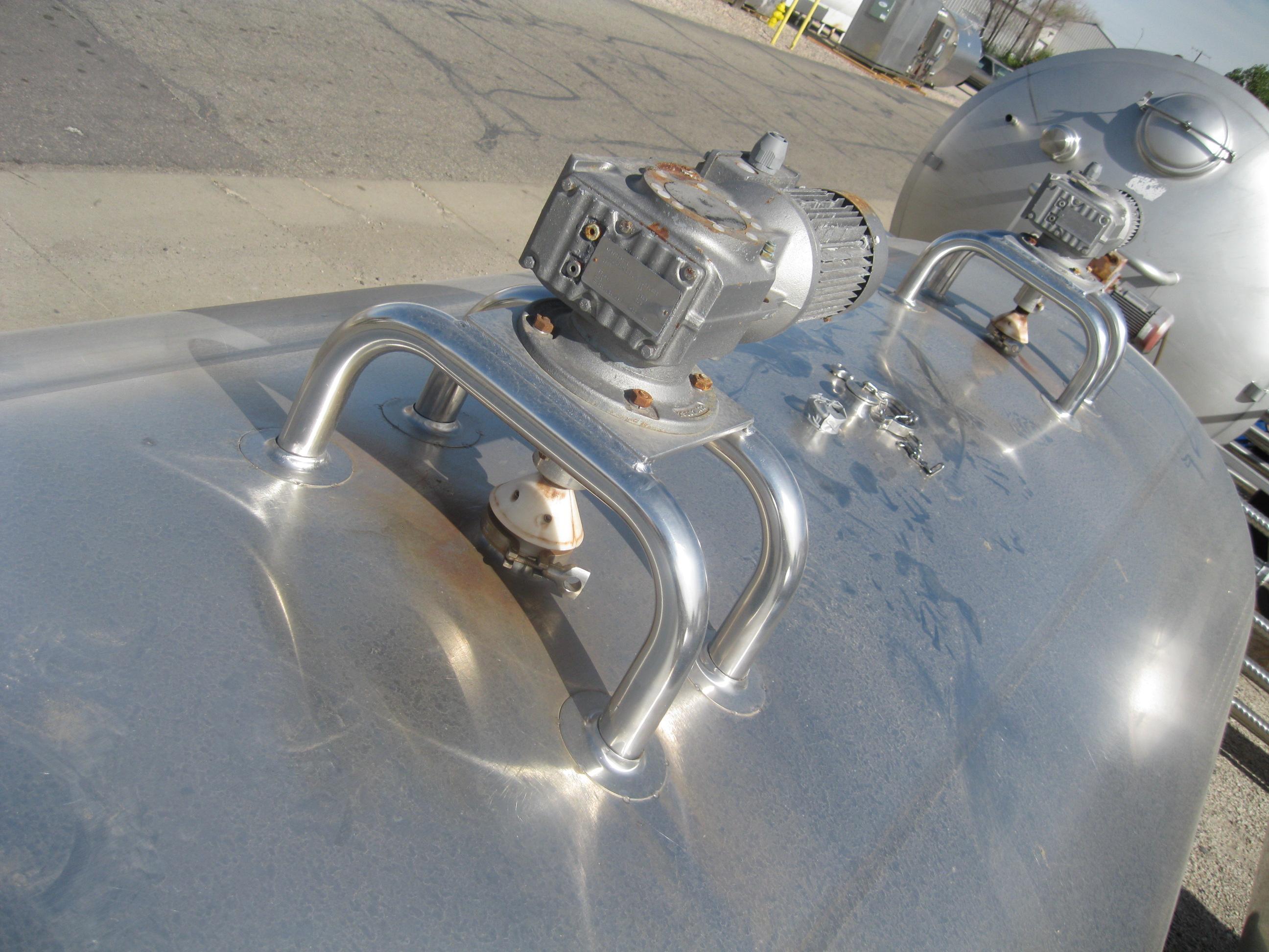 Used 2000 GALLON MUELLER BULK TANK