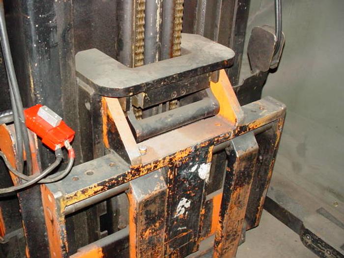 Used Raymond 20-R30TT-11113 Forklift | 3000lb