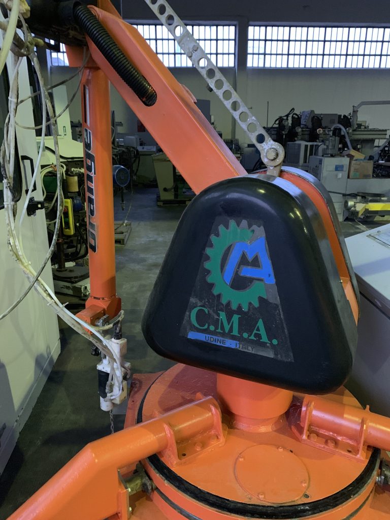Usato 2002 Robot di verniciatura marca CMA