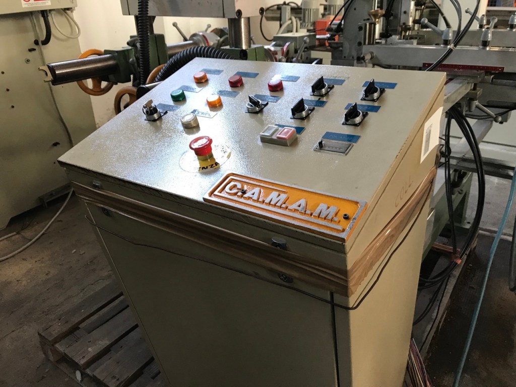 Usato Zigrinatrice doppia con foratrice, marca Camam